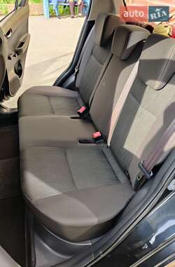 Хетчбек Suzuki Swift 2012 в 