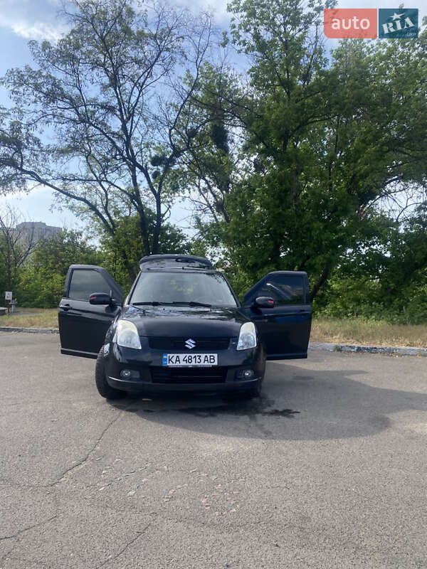 Хэтчбек Suzuki Swift 2007 в Киеве