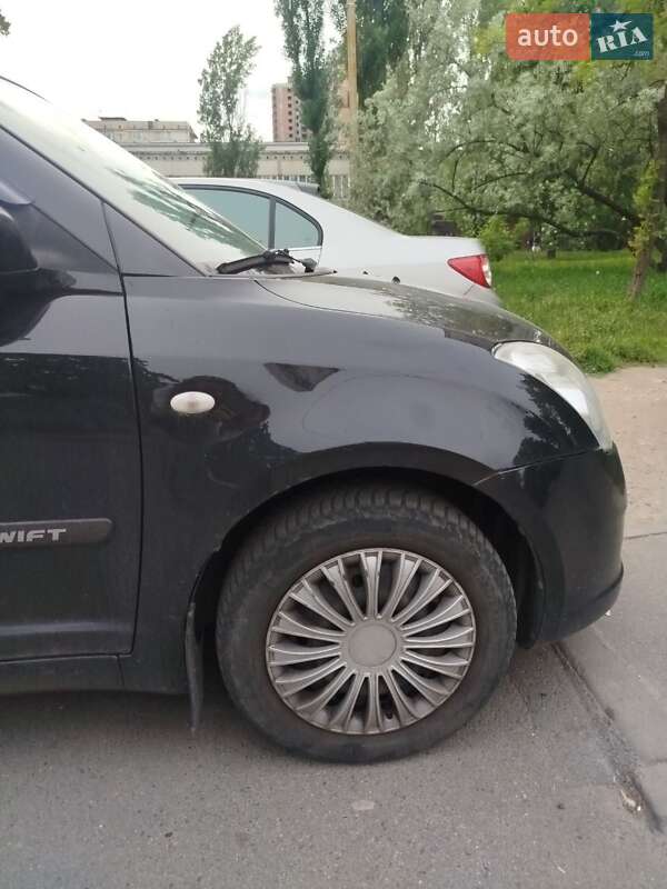 Хэтчбек Suzuki Swift 2006 в Киеве
