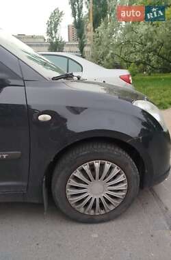 Хетчбек Suzuki Swift 2006 в 