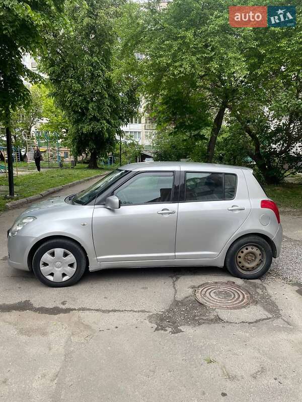 Хетчбек Suzuki Swift 2005 в Хмельницькому