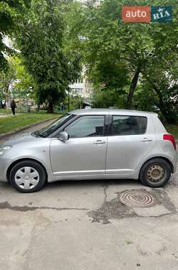 Хэтчбек Suzuki Swift 2005 в 
