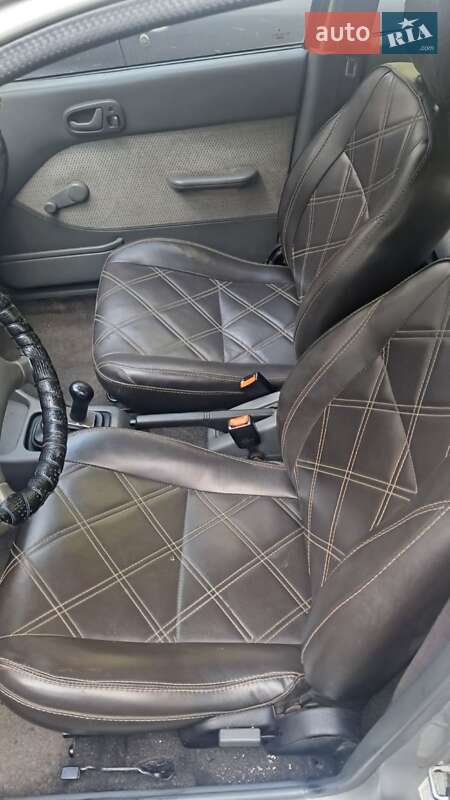 Седан Suzuki Swift 2003 в Славянске