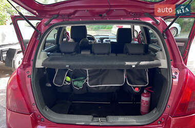 Хэтчбек Suzuki Swift 2005 в 