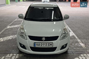 Хетчбек Suzuki Swift 2012 в 