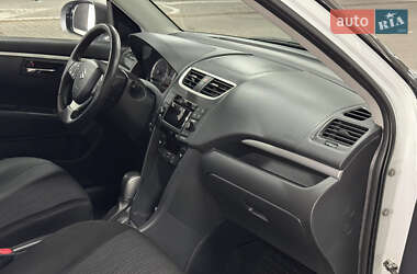 Хетчбек Suzuki Swift 2012 в 