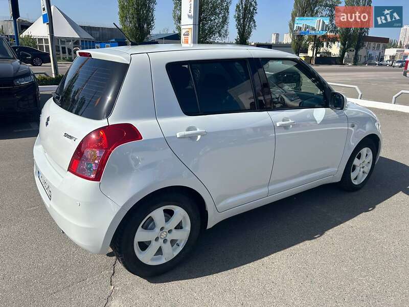 Хэтчбек Suzuki Swift 2008 в Киеве