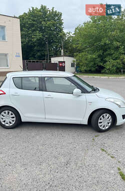 Хетчбек Suzuki Swift 2012 в 