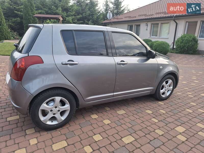 Хэтчбек Suzuki Swift 2007 в Нововолынске
