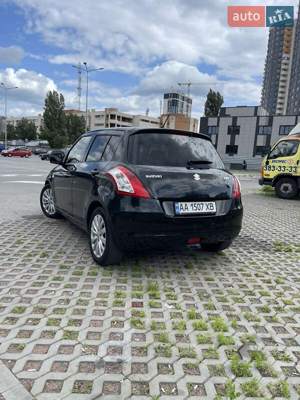 Хэтчбек Suzuki Swift 2012 в Киеве