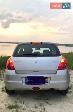 Хэтчбек Suzuki Swift 2007 в 