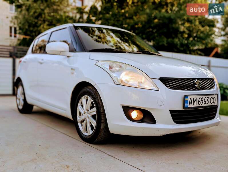 Хэтчбек Suzuki Swift 2013 в 