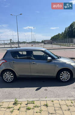 Хетчбек Suzuki Swift 2012 в 