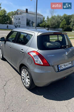 Хетчбек Suzuki Swift 2012 в 