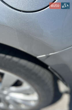 Хетчбек Suzuki Swift 2012 в 