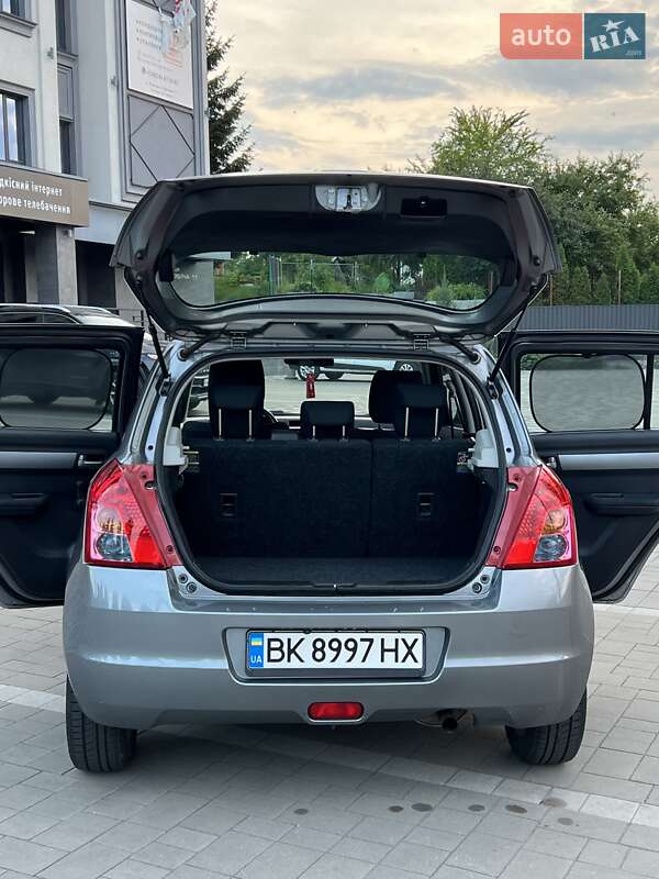Хэтчбек Suzuki Swift 2010 в Ровно