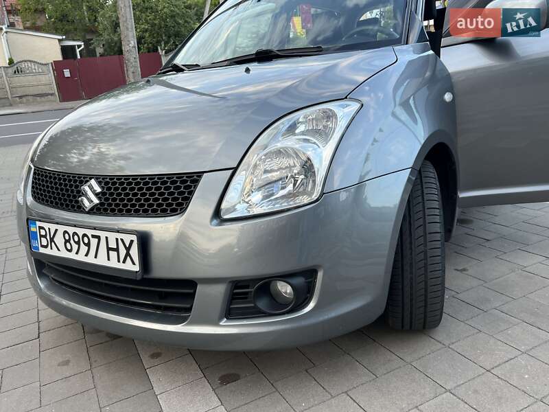 Хэтчбек Suzuki Swift 2010 в Ровно