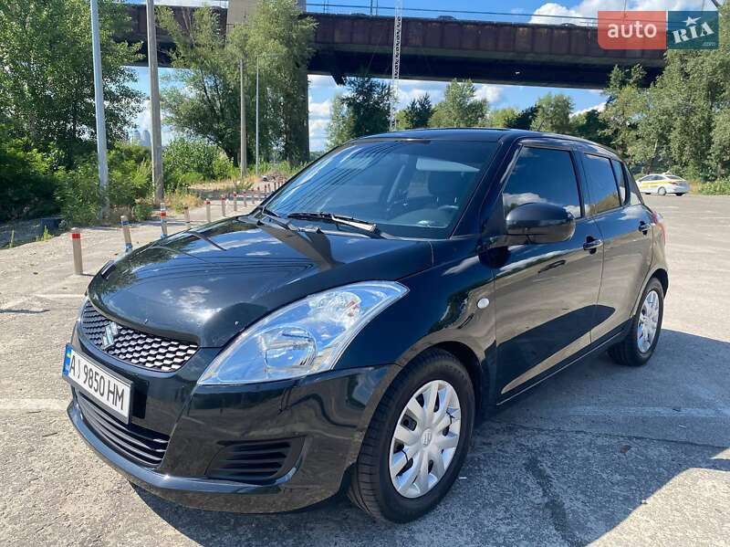Хэтчбек Suzuki Swift 2012 в 
