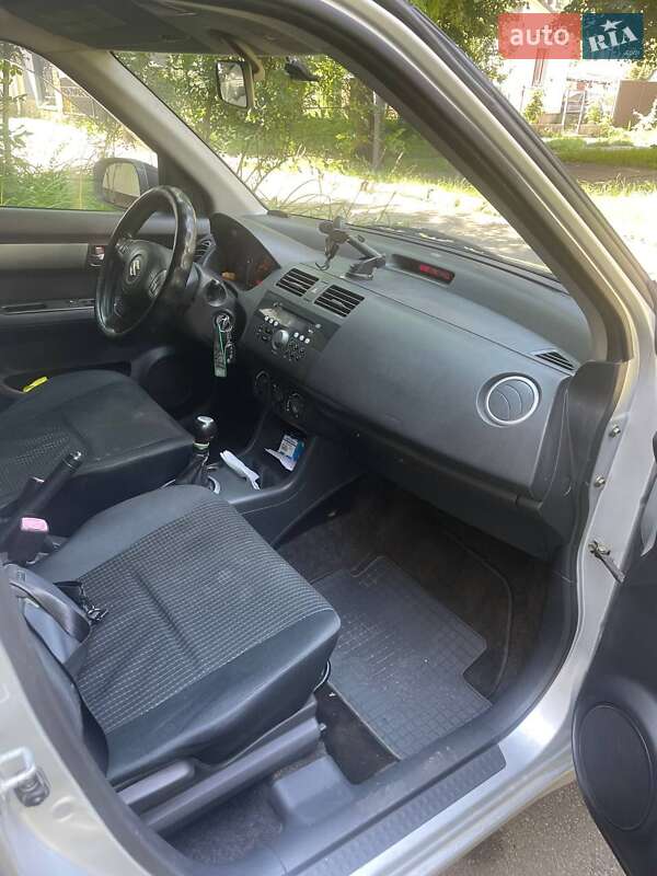 Хетчбек Suzuki Swift 2005 в Хмельницькому