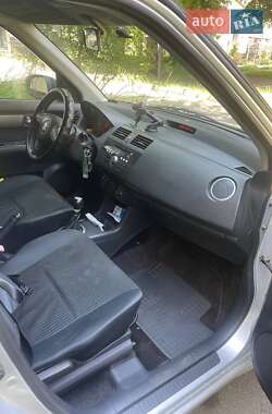 Хетчбек Suzuki Swift 2005 в 