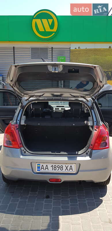 Хэтчбек Suzuki Swift 2008 в Киеве