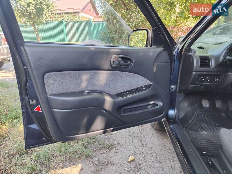 Седан Suzuki Swift 1993 в Полтаві