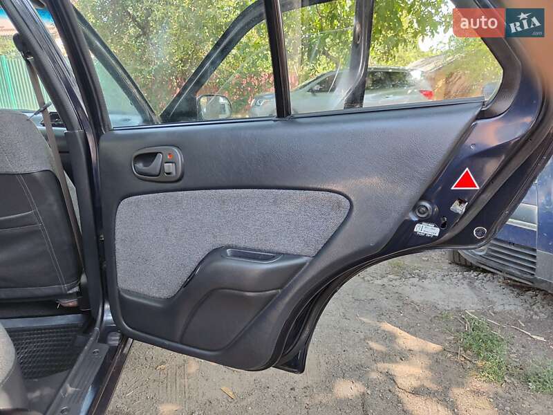 Седан Suzuki Swift 1993 в Полтаві