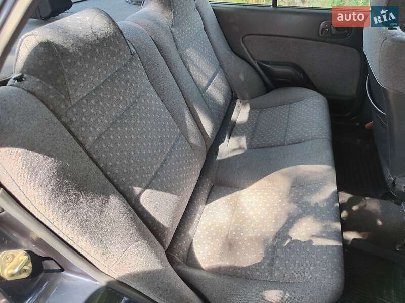 Седан Suzuki Swift 1993 в Полтаві