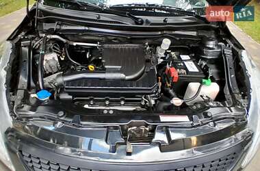 Хэтчбек Suzuki Swift 2012 в 