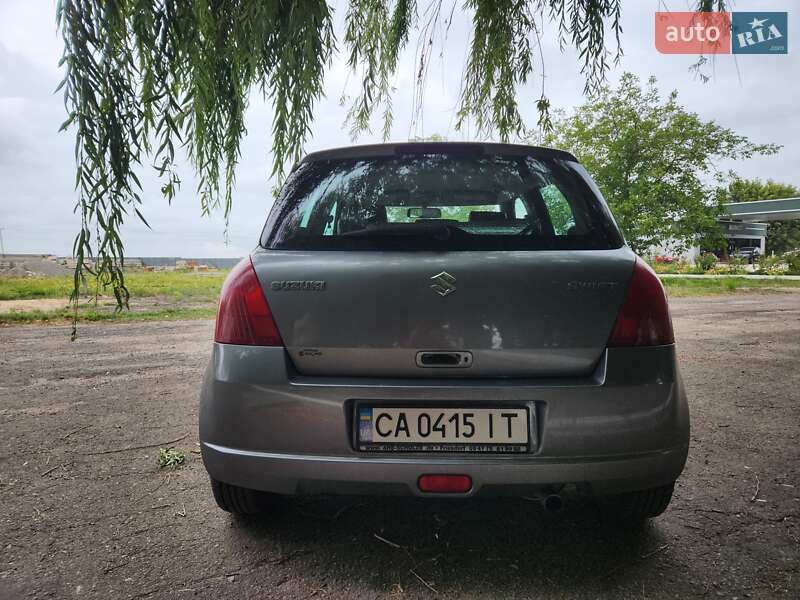 Хетчбек Suzuki Swift 2005 в Монастирищеві