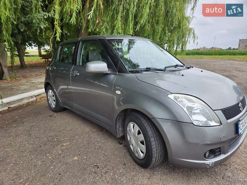 Хетчбек Suzuki Swift 2005 в Монастирищеві