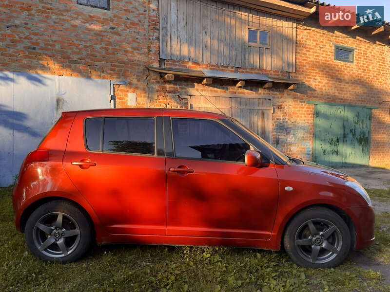 Хетчбек Suzuki Swift 2007 в Новгород-Сіверському