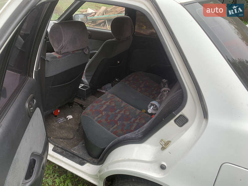 Седан Suzuki Swift 1997 в Києві