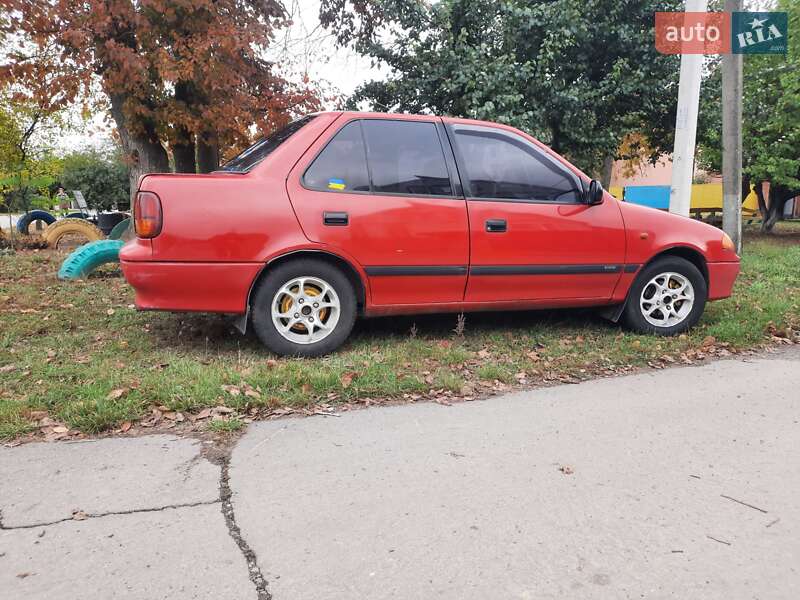Седан Suzuki Swift 1998 в Лубнах