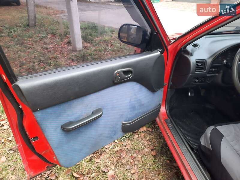 Седан Suzuki Swift 1998 в Лубнах