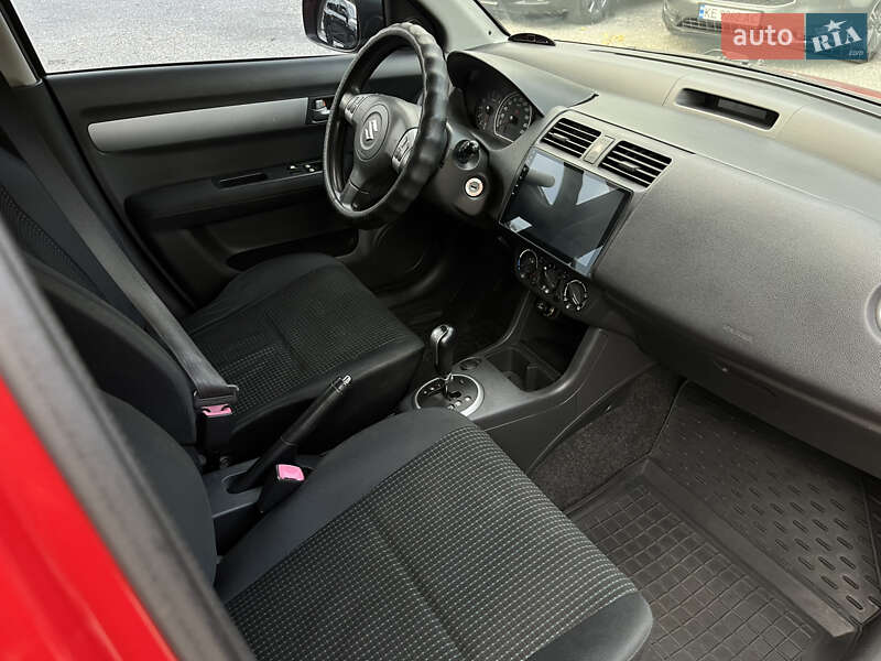 Хетчбек Suzuki Swift 2005 в Новомосковську