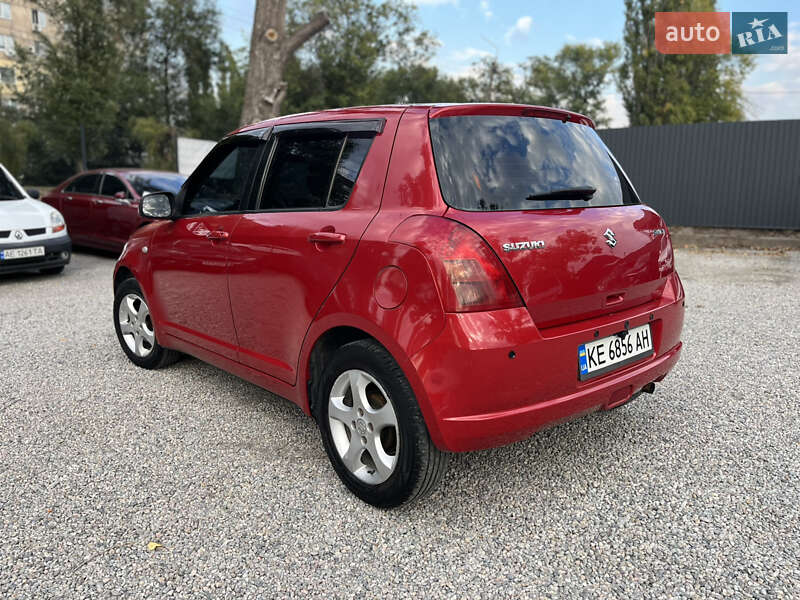 Хетчбек Suzuki Swift 2005 в Новомосковську