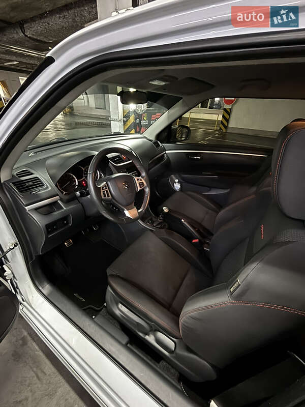Хэтчбек Suzuki Swift 2014 в Киеве фото 15 Хэтчбек Suzuki Swift 2014 в Киеве