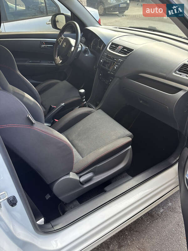 Хэтчбек Suzuki Swift 2014 в Киеве фото 27 Хэтчбек Suzuki Swift 2014 в Киеве