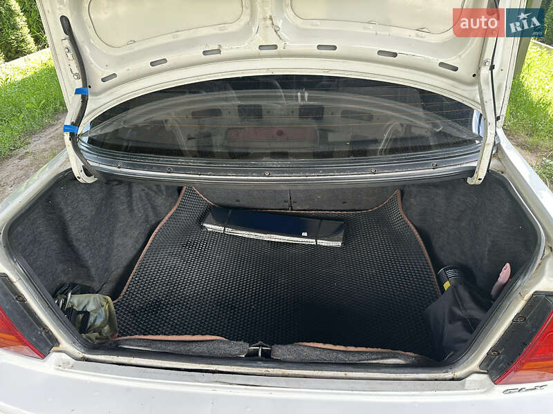 Седан Suzuki Swift 2001 в Броварах фото 10 Седан Suzuki Swift 2001 в Броварах