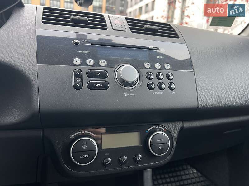 Хэтчбек Suzuki Swift 2008 в Киеве