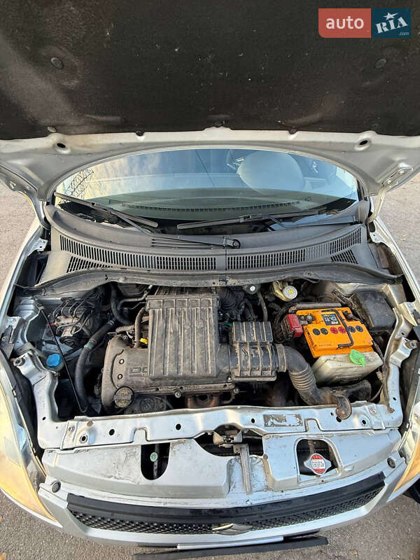 Хетчбек Suzuki Swift 2006 в Запоріжжі