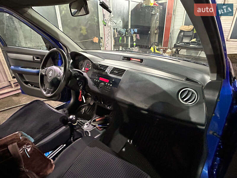 Хэтчбек Suzuki Swift 2005 в Кропивницком фото 4 Хэтчбек Suzuki Swift 2005 в Кропивницком