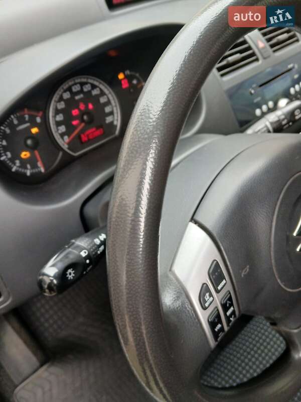 Хетчбек Suzuki Swift 2008 в Чернівцях