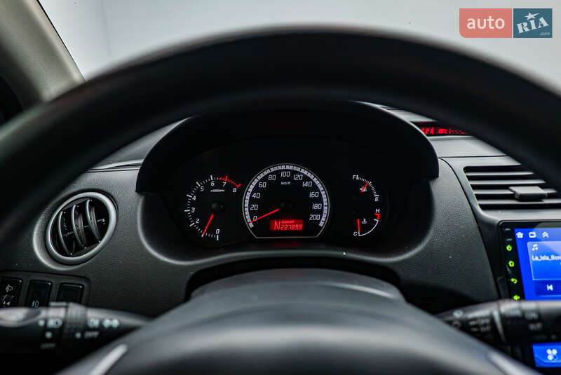 Хэтчбек Suzuki Swift 2006 в Киеве фото 13 Хэтчбек Suzuki Swift 2006 в Киеве