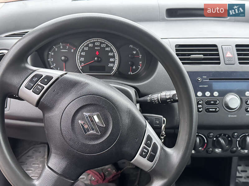 Хэтчбек Suzuki Swift 2006 в Черкассах фото 5 Хэтчбек Suzuki Swift 2006 в Черкассах