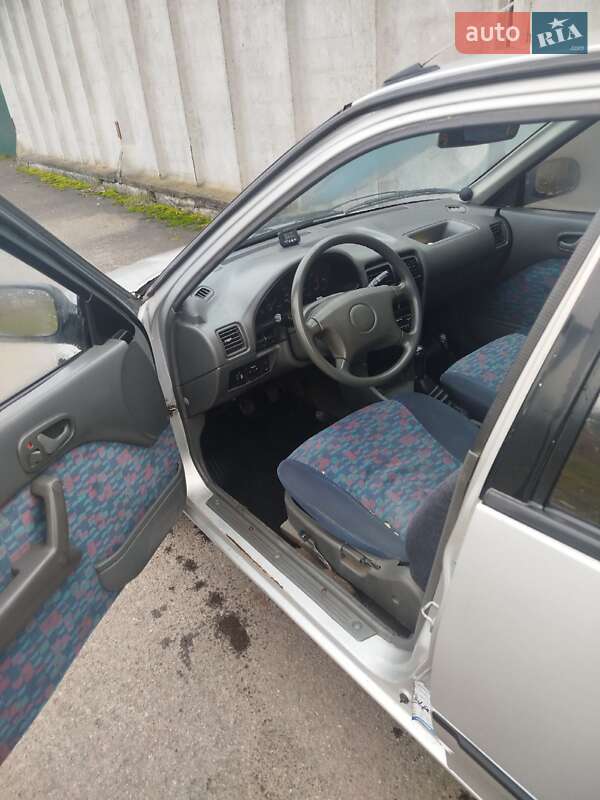 Хэтчбек Suzuki Swift 2003 в Сарнах фото 6 Хэтчбек Suzuki Swift 2003 в Сарнах