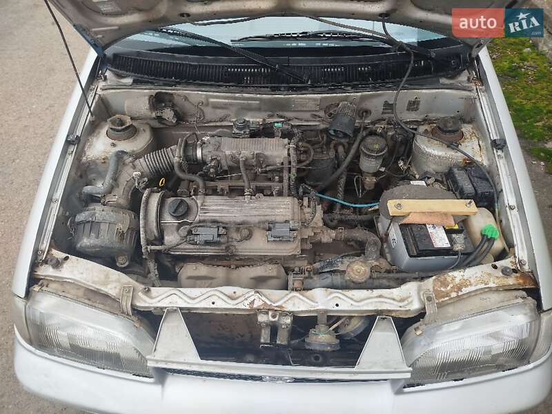 Хэтчбек Suzuki Swift 2003 в Сарнах фото 7 Хэтчбек Suzuki Swift 2003 в Сарнах