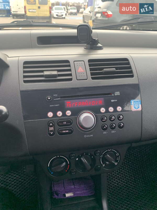 Хэтчбек Suzuki Swift 2005 в Дрогобыче