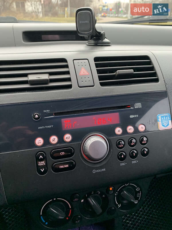 Хэтчбек Suzuki Swift 2005 в Дрогобыче